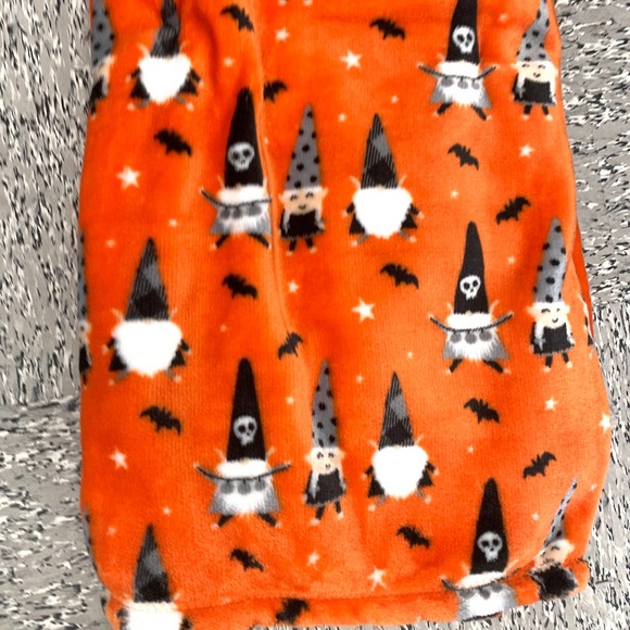 Berskshire Halloween Gnomes Bats Stars Decorative Plush Throw Blanket Spooky NEW - Picture 10 of 10